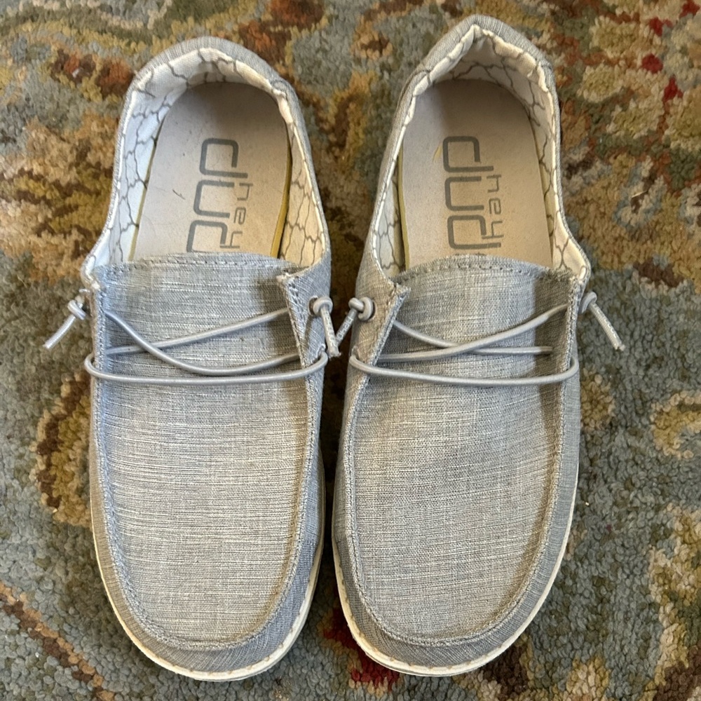 Hey Dude Light Gray youth size 4. Like new condition